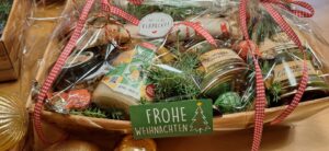 Geschenkkorb mit Lebensmitteln vom Landgasthof Stark